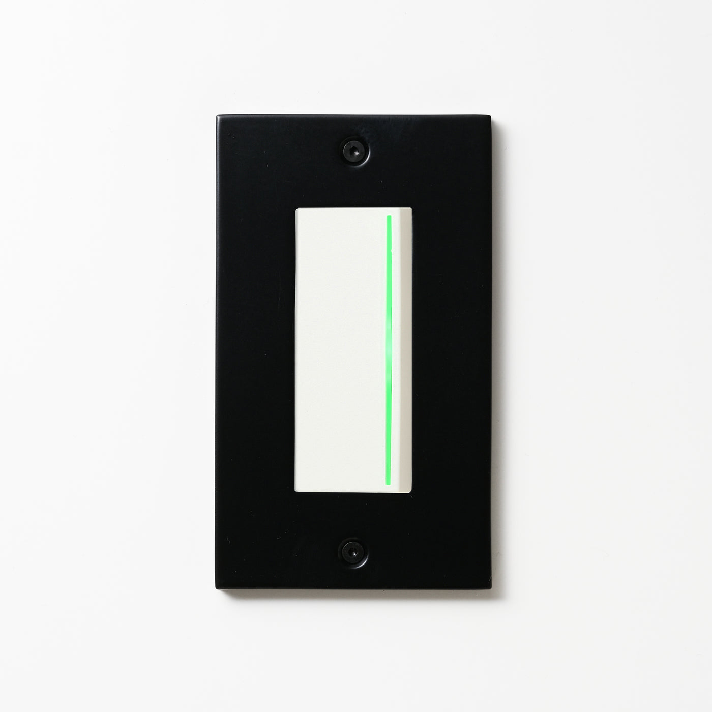 アルミブラック塗装 プレート <br>+ NK 片切、3路ガイドランプ（グリーン）付スイッチシングル  ホワイト