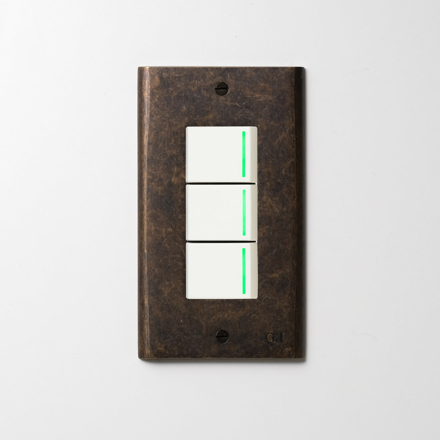 真鍮エイジング プレート <br>+ NK 片切、3路ガイドランプ（グリーン）スイッチトリプル  ホワイト